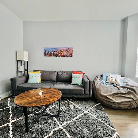 Lovely Logan Square 2-Bedroom In シカゴ エクステリア 写真