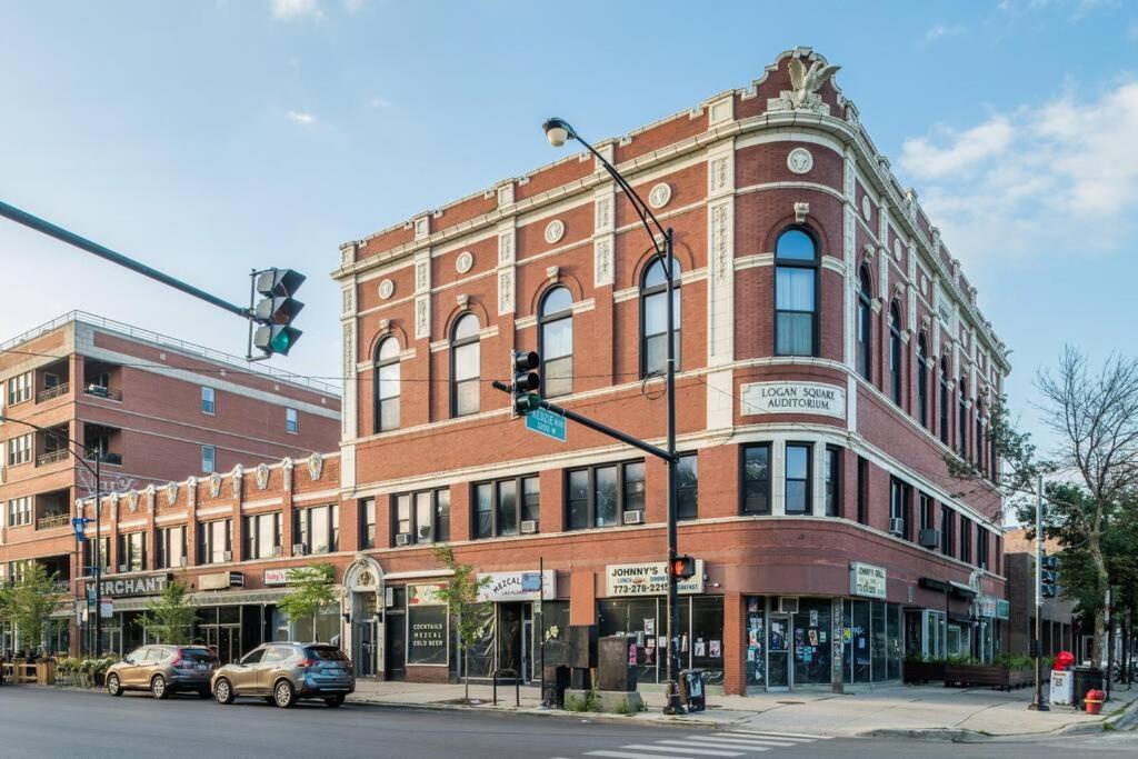 Lovely Logan Square 2-Bedroom In シカゴ エクステリア 写真