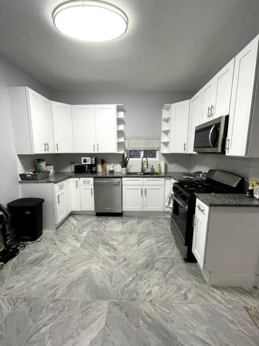 Lovely Logan Square 2-Bedroom In シカゴ エクステリア 写真