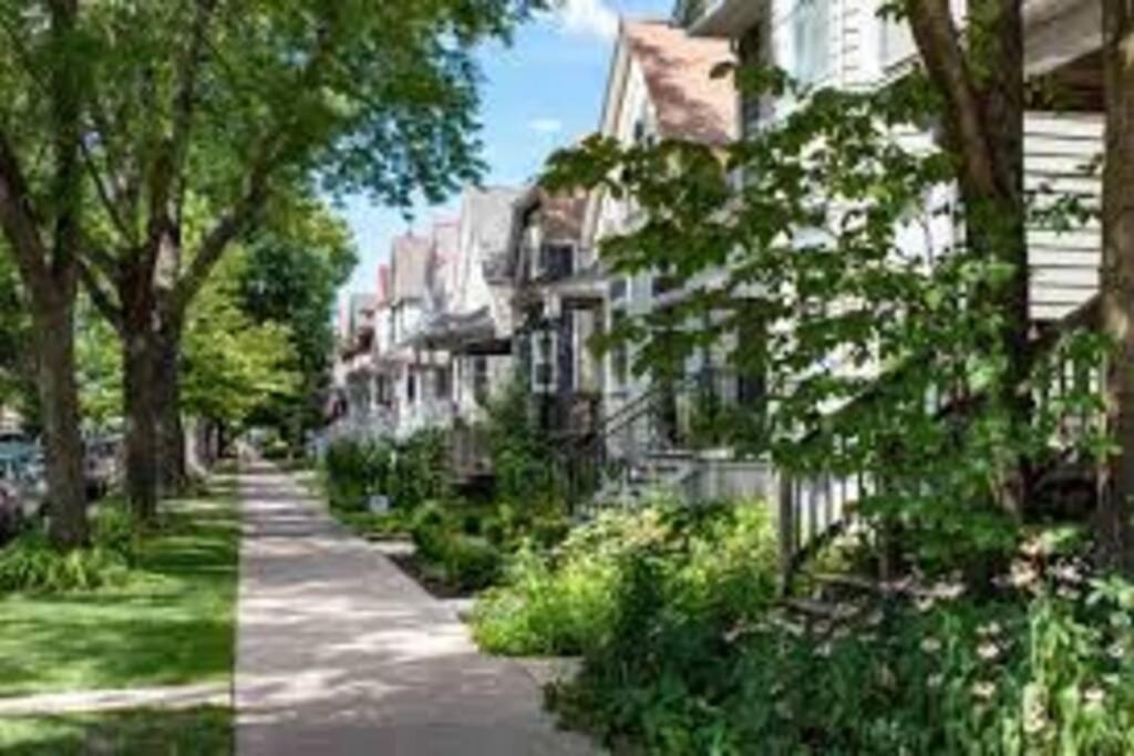 Lovely Logan Square 2-Bedroom In シカゴ エクステリア 写真