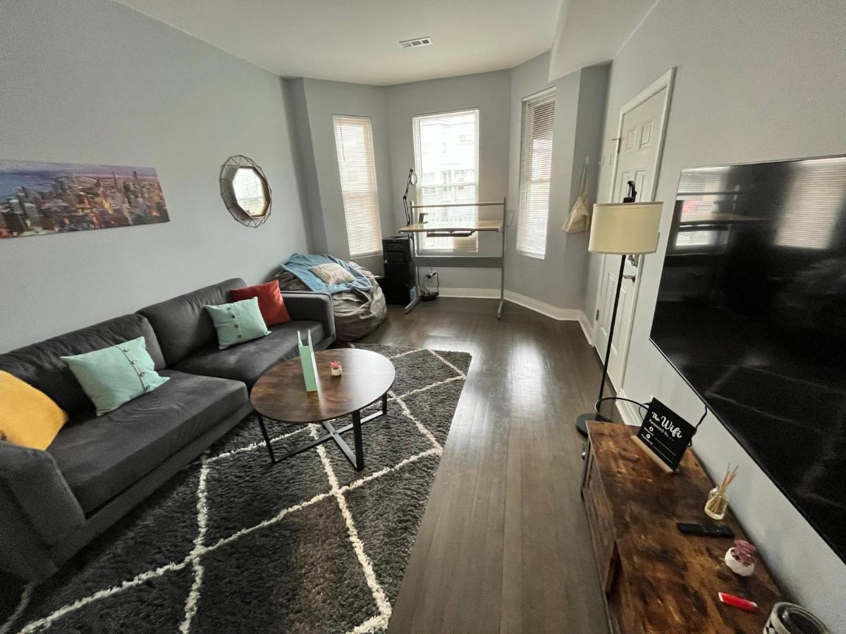 Lovely Logan Square 2-Bedroom In シカゴ エクステリア 写真